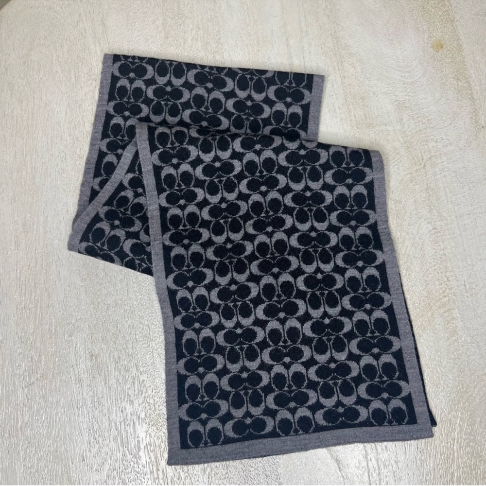 Coach Merino Wool Black and Gray Reversible Signature C’s Scarf - Picture 2 of 8